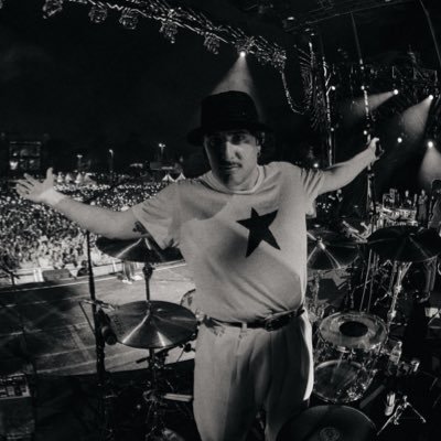 paraplua's profile picture. for every darkened part of me.