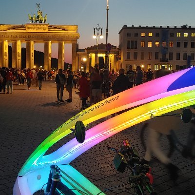 Berlin-Guide. Oben: https://t.co/J6cFG7CXN4 - Unten: https://t.co/RxSsSzjs5Q - Online: https://t.co/vlKE4a05un -  Habe auch Auto und D-Ticket :)