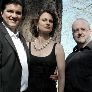 Love opera? Get closer...
A boutique opera company offering opera scenes and condensed operas in informal venues and unusual locations.