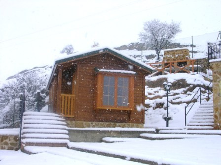 Cabañas Rurales,  muy cerca de Cuenca muy romanticas ideales para pasar un fin de semana romántico con tu pareja, piscina, cocina wify y todas las comodidades.