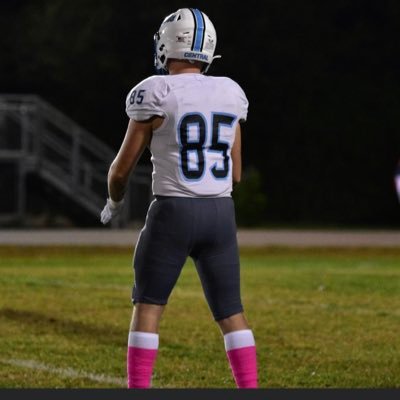 Class of 2024|| 5’10|| 220lbs|| LB and LG||3.7 GPA|| Mingo Central High School|| https://t.co/vvscaYlOWg ||1-606-625-6670||