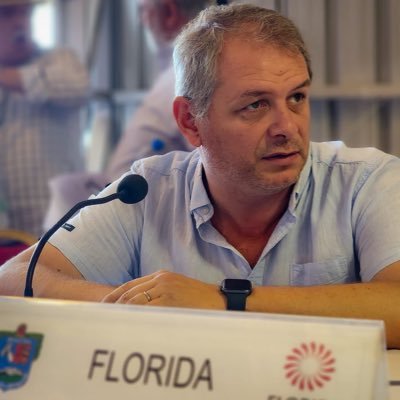 Intendente de Florida 2020-2025. Miembro de una familia tambera. Casado con Miguelina. Padre de Felipe, Bruno y Julia. Ingeniero.