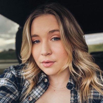 Pitbull mom with an addiction to clothes and lifting weights. TX Wes alumni. IG- sarah_renfro