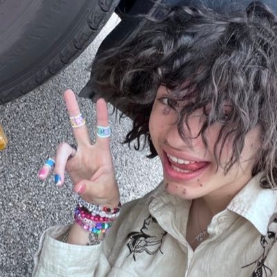 reaIglaive's profile picture. the glaivification of the music industry 🦦