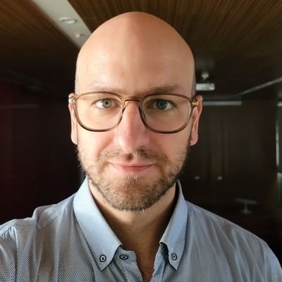 Fan del desarrollo y las nuevas tecnologías. Especialista en PR y marketing. Sociólogo (UNSAM) y periodista (TEA).