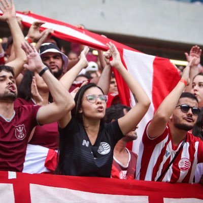 sofredora do náutico, quer dizer… torcedora** em tempo integral e Bióloga nas horas vagas.