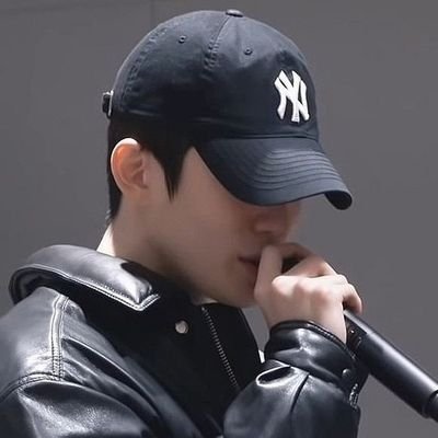 elevvtor's profile picture. cyber