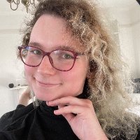 Lucy Farnik (@lucyfarnik) 's Twitter Profile Photo