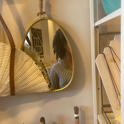 enter into a complete beauty ☐ lifestyle diary (#aesthete, #vinylRecords, #holisticHealth, #naturalHair) wwayy more on IG & tiktok