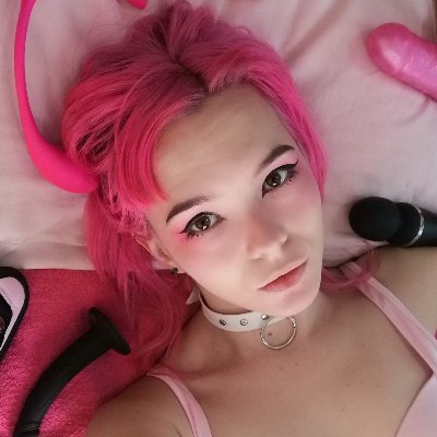 A fellow geek, casual gamer, kinkster, breeder // Camgirl 🔞 

https://t.co/WVarBcc2nY