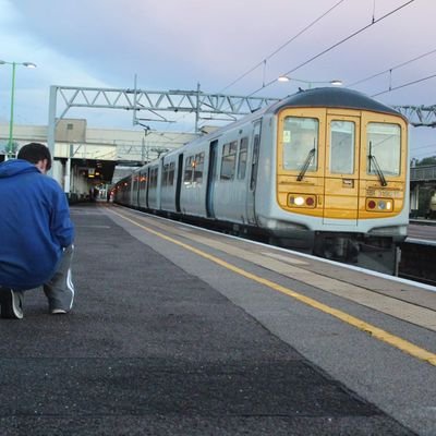 jamespilbeam1's profile picture. Railway Photographer | bi & single 🏳️‍🌈