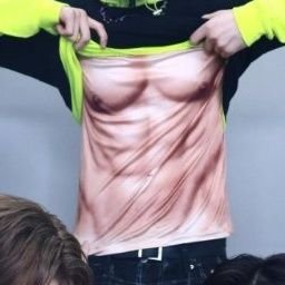 Se te segui é porque te acho lindoa igual junhyeon e seu abs fake