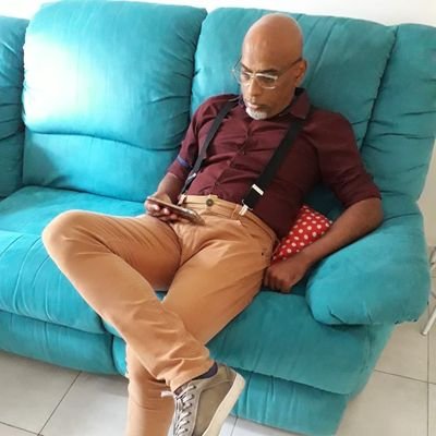 pai da Amanda, protestante, socialista e educador por opção......