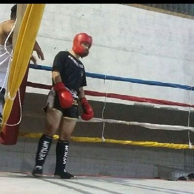TĆ©cnico AeronĆ”utico en AerolĆneas Argentinas.
Revolución, Actitud, PoesĆa. šSocio del mĆ”s grande.
MMA