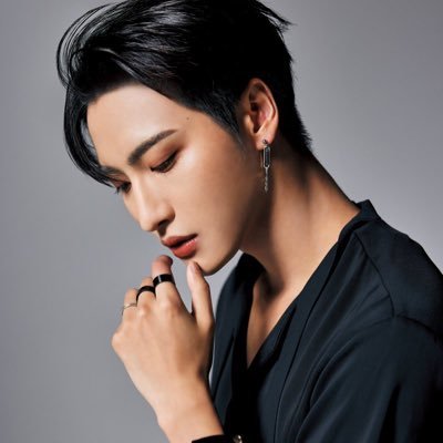 いつのまにか趣味垢 ATEEZ ❤️ ソンファ🌟ユノよりのオルペンです❤️昭和生まれの大人ATINY❤️ほぼ見る専門ですが声かけてもらえたら嬉しいです😌