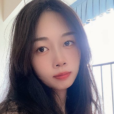 I am a girl from Singapore who has made friends from all over the world. The tweets are personal and the photos are my own