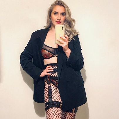 bdsm lifestyle influencer male trainer expert hit me up ?
