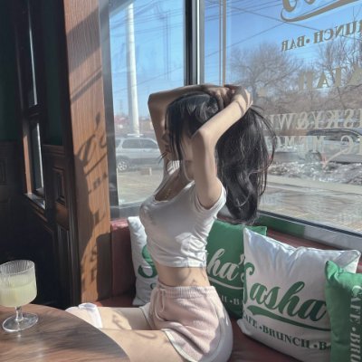 sari7547's profile picture. i don't believe love