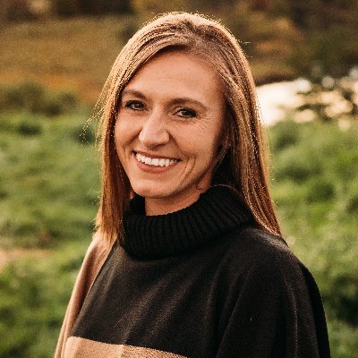 Book Coach, Editor, Writer | Podcast Host of LIT MATCH 🎙 Loves a long walk with good company. Speaks in book & movie quotes. She/Her