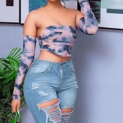 SarahLo83772885's profile picture. 