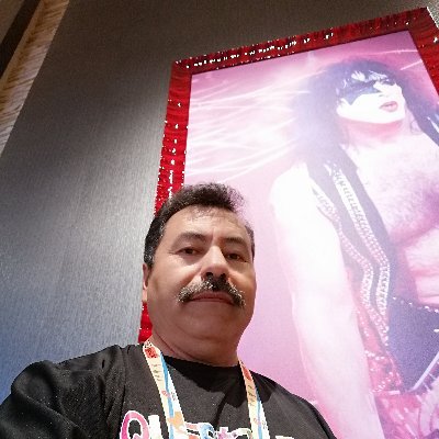 AVelqz's profile picture. Michoacano de nacimiento y ciudadano del mundo. No me sigan, yo también estoy perdido.