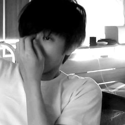 zHwuxx's profile picture. 