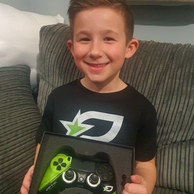 7 Year Old Gaming Prodigy 🇬🇧 | Future CDL Pro 💚 #BrickByBrick #GreenWall | Father & Son Duo👨‍👦 29k on Facebook Gaming | U8 Footballer ⚽