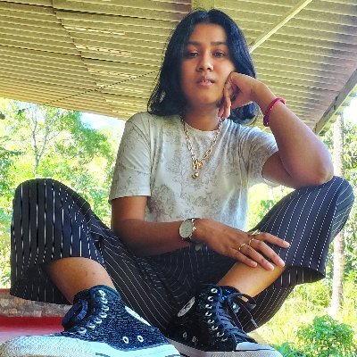 dashdidntdoit's profile picture. corporate writer by day, fantasy writer also by day; 
at night I sleep.

🌺views are my own🌺