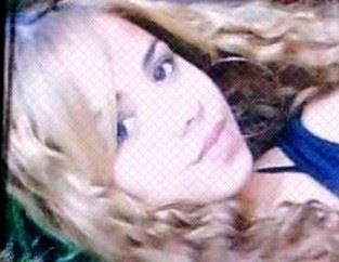. a moça de sorriso  aberto. (: