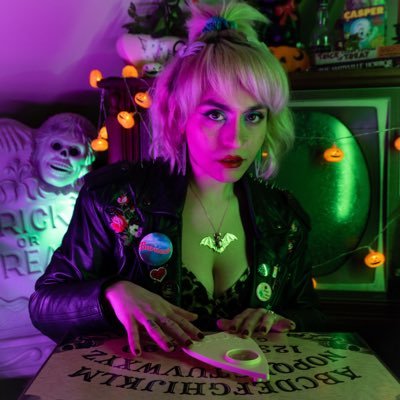 codiecrowley's profile picture. HERE LIES A VENGEFUL BITCH (@disneybooks 2024) 🪦💋🔪🎃 
she/her || represented by @lmpnk at @JillGrinbergLit