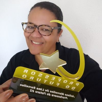 Jornalista.
Professora.
Uma eterna inconformada.