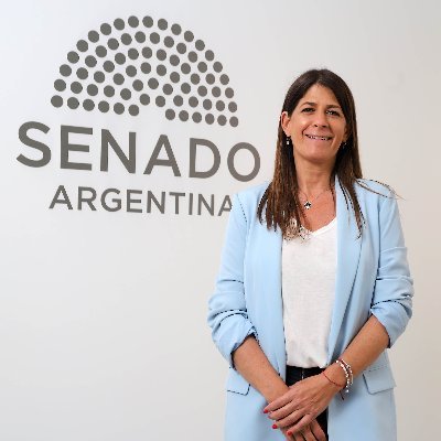 Vehemente pero no necia. Vivo sin odio. Senadora Nacional por la Ciudad de Buenos Aires. Exministra de Desarrollo Humano. Mamá de un varón.