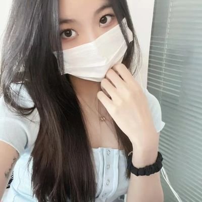 rina80364739's profile picture. 