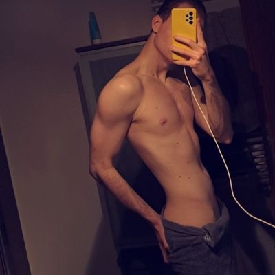 Twink 22, horny 24/7
💪🔥😈🏳️‍🌈♌