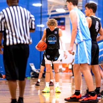 2025 | SG/SF | 6’2” | Bellmont High School | 4.2 GPA | AAU= Summit City Elite #33 | Instagram: @gkrull33 | Email: gavinkrull@gmail.com