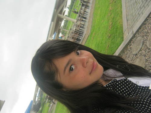 soy una personita muy estrovertida me gusta salir soy muy chistosa estudio en el sena en colegio e me gusta mucho hablar divertirme soy muy cariñosa juciosa
