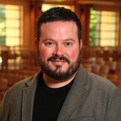 Voice teacher and singer. Love early music, history, technology, coffee, books, trees, magic, and shih tzus.