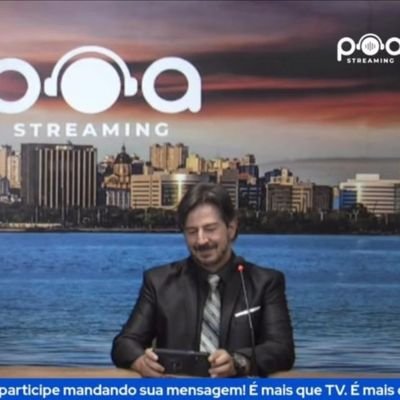 Professor, escritor, economista.
Pós-Doutor em História UFF,
Doutor em Economia do Desenvolvimento UFRGS,
Mestre em Economia PUC/RS,
MBA Gestão Empresarial FGV