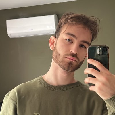 b_abramian's profile picture. pronouns ap/er