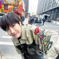 BtsxArmy (@btsxarm18200477) 's Twitter Profile