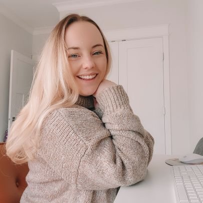 ✨️Personal growth + wellness blogger ✨️ Helping you create your best and happiest life 😌 Freelance writer, cat mom, book lover 👉🏻 lifebydeanna@gmail.com