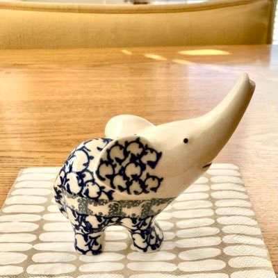 エレファントカシマシと宮本浩次。 あさイチ出演のミヤジとアルバム「ROMANCE 」に衝撃をうけエレファントカシマシに辿り着いた人。 2020. PAO会員。2024. H.M.会員。メンバーの一学年上。
