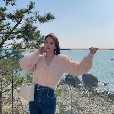 Ea9Qch's profile picture. I like to listen to a piece of music in my spare time, or touch the fine paper with the tip of my pen to leave my memories on it