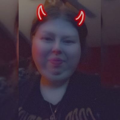 I love my boyfriend & my I love my mom she is my best friend I love watching asmr videos
