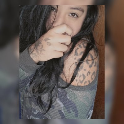 Hola, me dicen Soff y tambien dicen que soy una mujer fatal que un paso en falso y te vuelvo de cristal.En peligro de extinción y con serios problemas,fouleame.