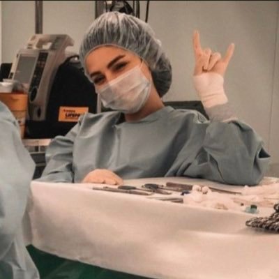 دكتورة اسنان #مستشفى_التخصصي تخصص #طب وجراحة الفم والاسنان عائلتي هي كنزي وهي اغلا ما أملك فحفظها لي يارب💊🤍