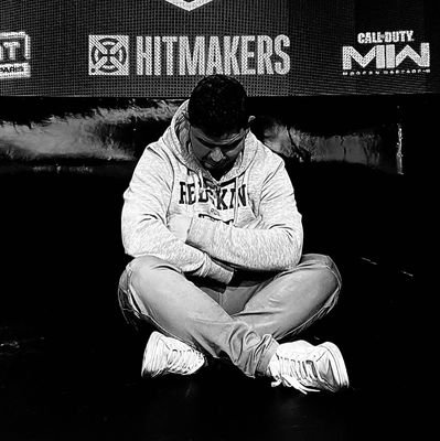 33 - Ex-Caster Call of Duty Fondateur @HitMakersFR & @ECC_FR et passionné de gaming