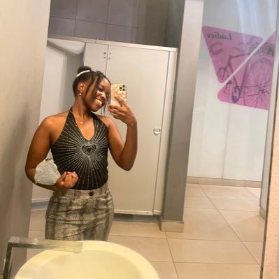 muthonicamillus's profile picture. || Photographer ✨ || Lawyer || I.G @muthonicamillus