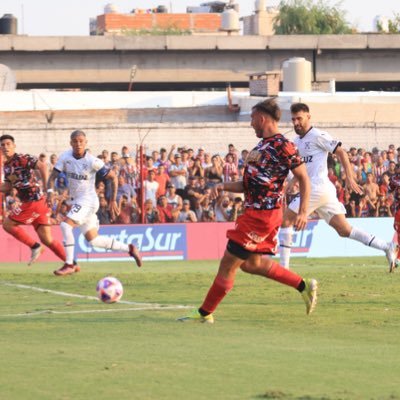 Jugador de @barracascentral Ex @gimnasiaoficial @TSuarezOficial @IDV_EC, @SanLorenzo, @EstudiantesOK @GuayaquilCityFC, @GimnasiaMendoza y @Club_USMP.