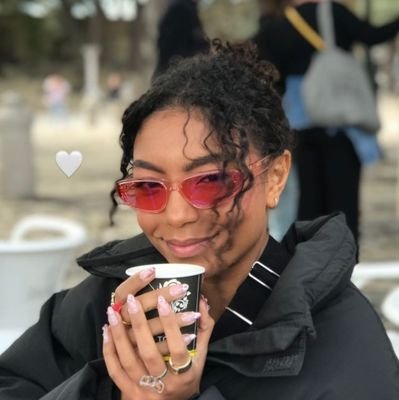 GrazielleKca's profile picture. 